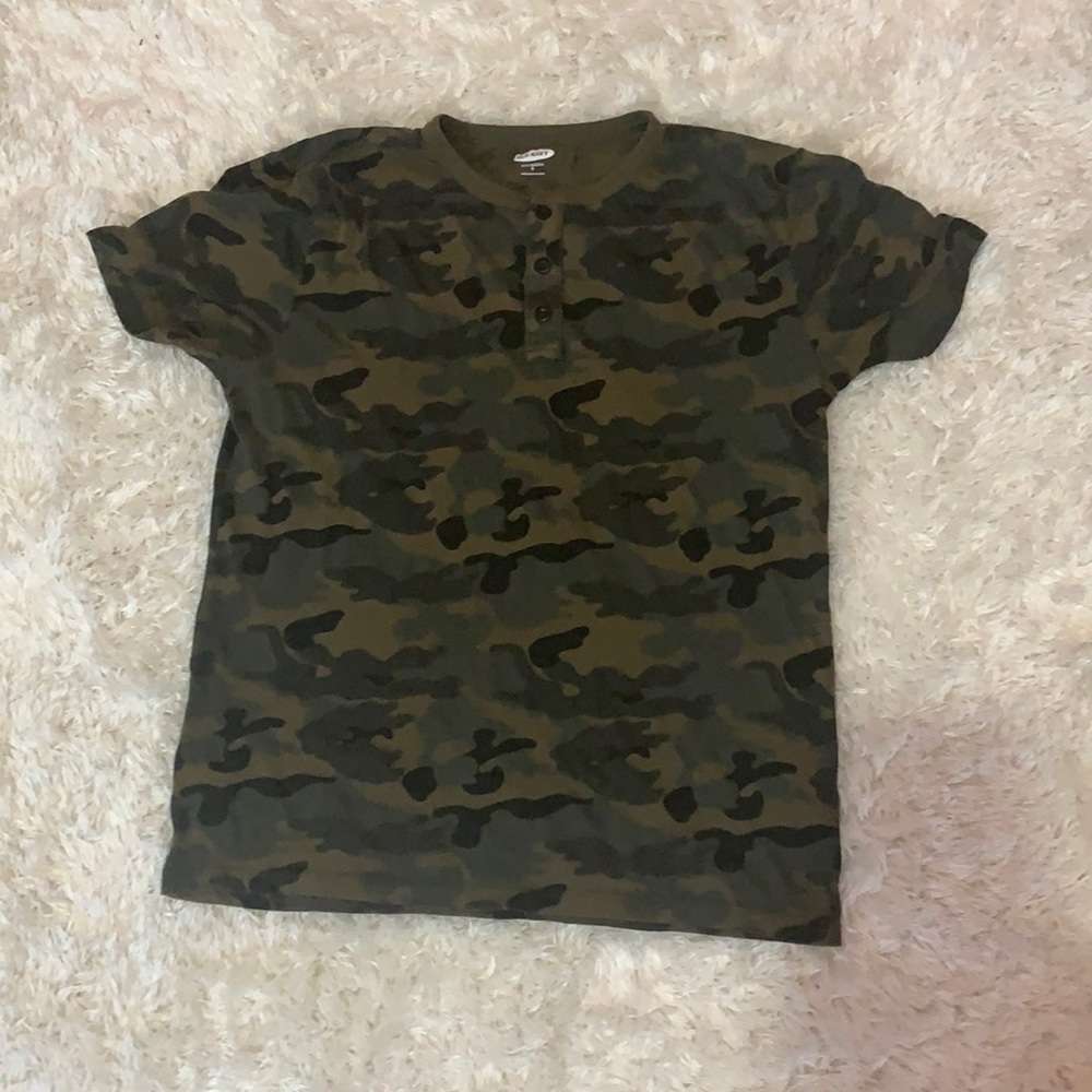 Men’s Camo Henley T-shirt.